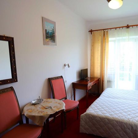 Domy Wczasowe Tryumfy Bed and Breakfast Krynica-Zdrój Esterno foto