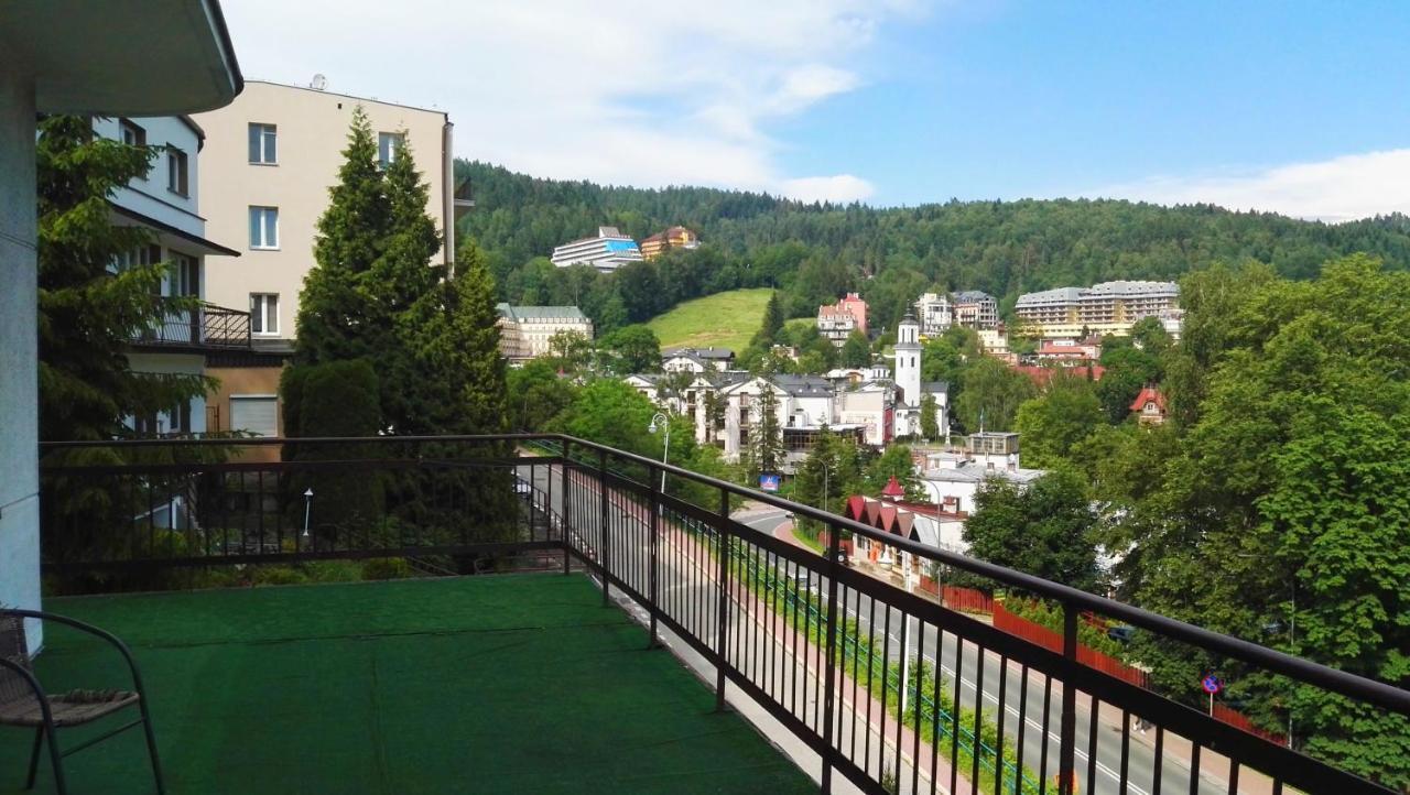 Domy Wczasowe Tryumfy Bed and Breakfast Krynica-Zdrój Esterno foto