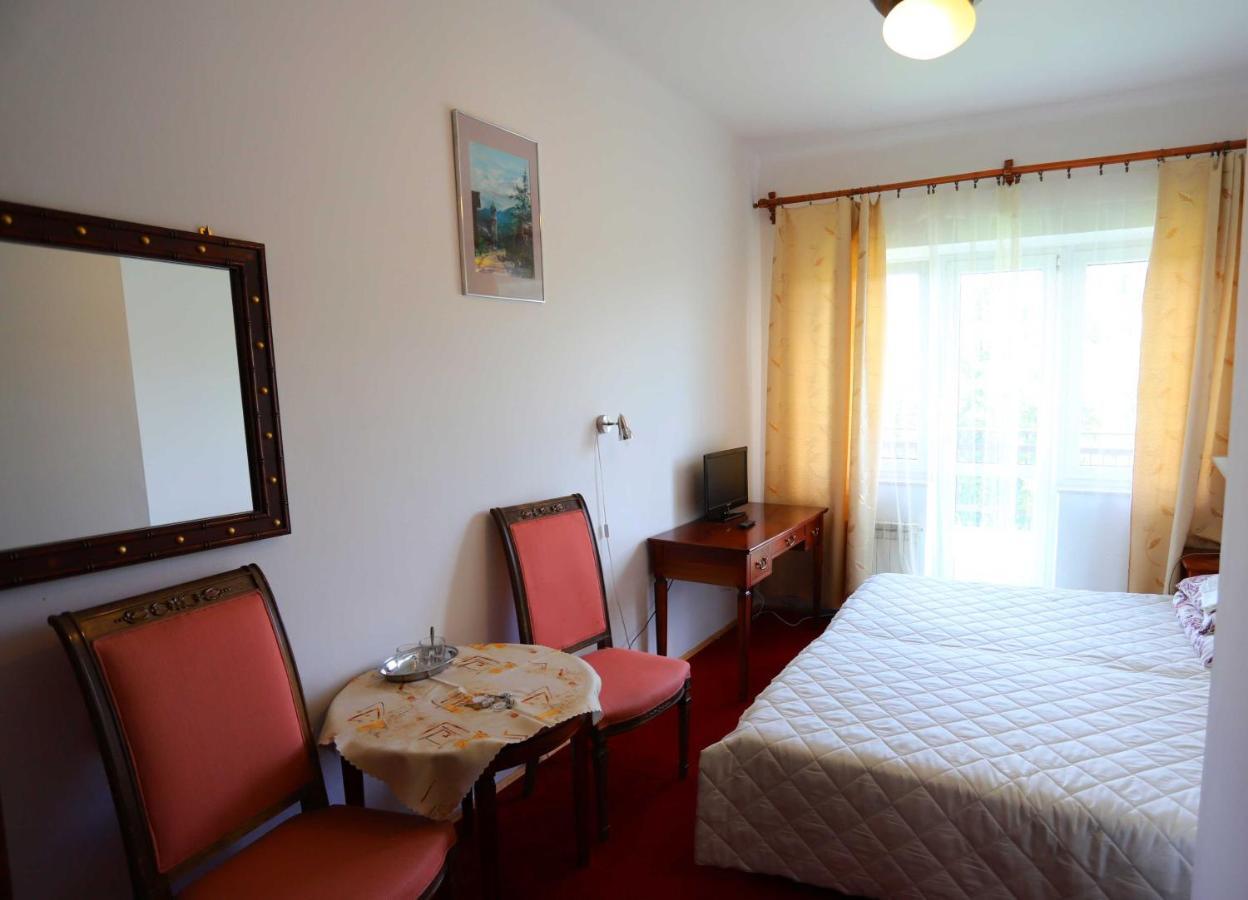 Domy Wczasowe Tryumfy Bed and Breakfast Krynica-Zdrój Esterno foto