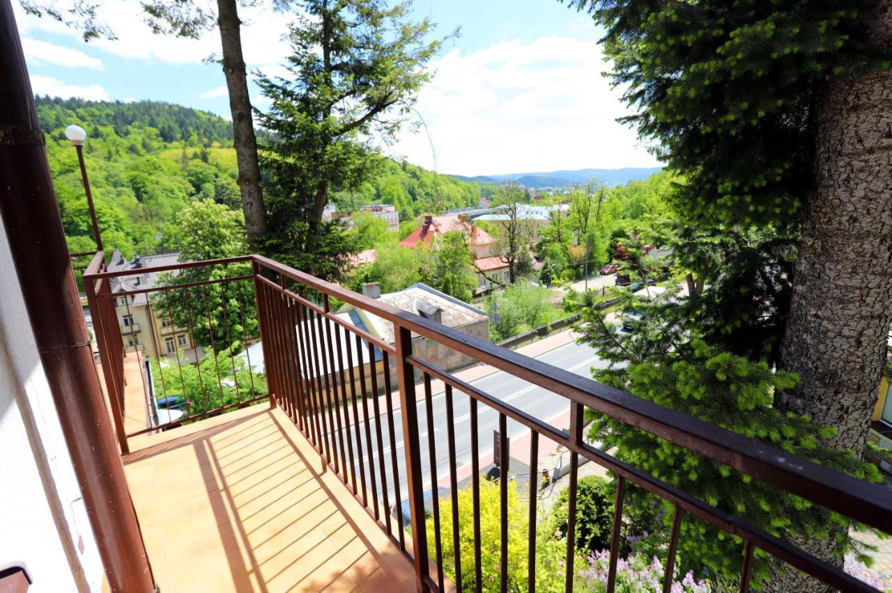 Domy Wczasowe Tryumfy Bed and Breakfast Krynica-Zdrój Esterno foto