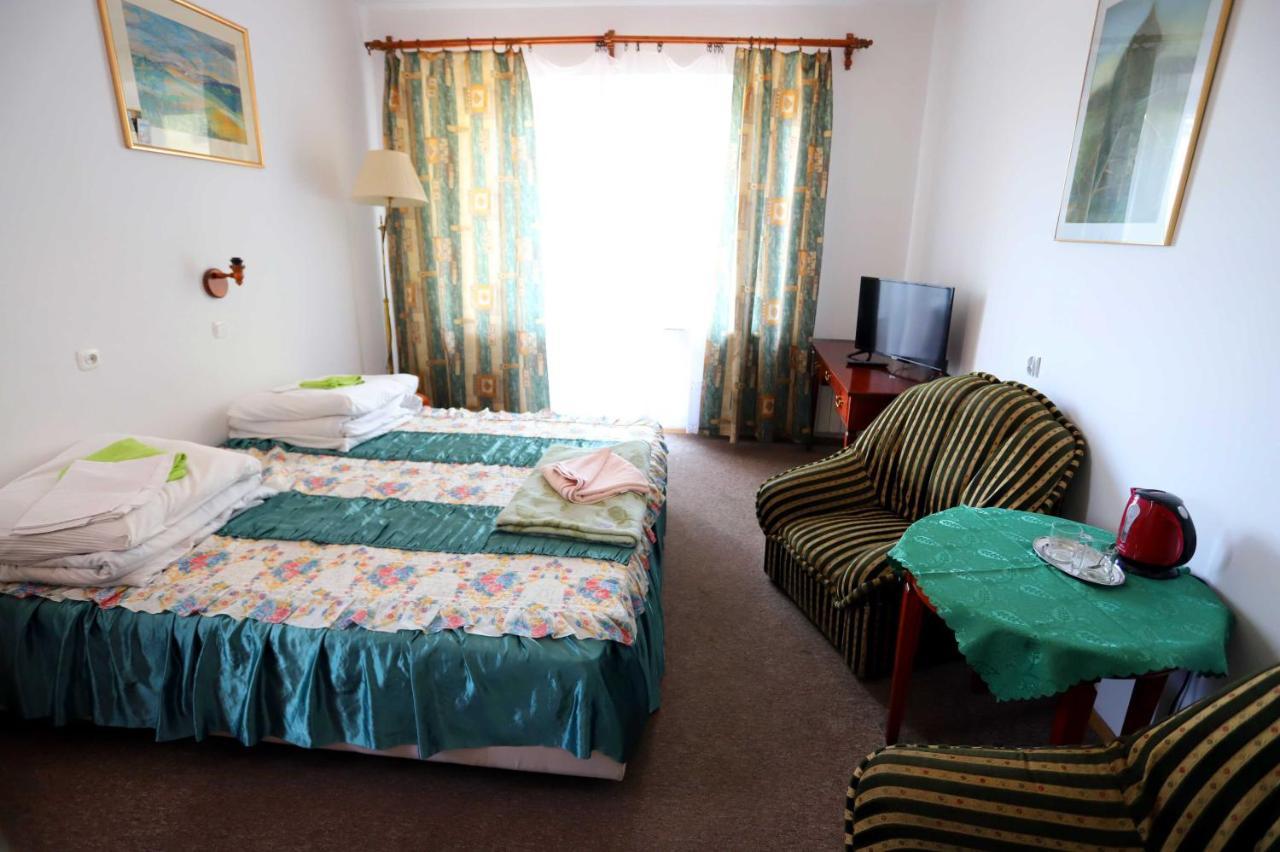Domy Wczasowe Tryumfy Bed and Breakfast Krynica-Zdrój Esterno foto