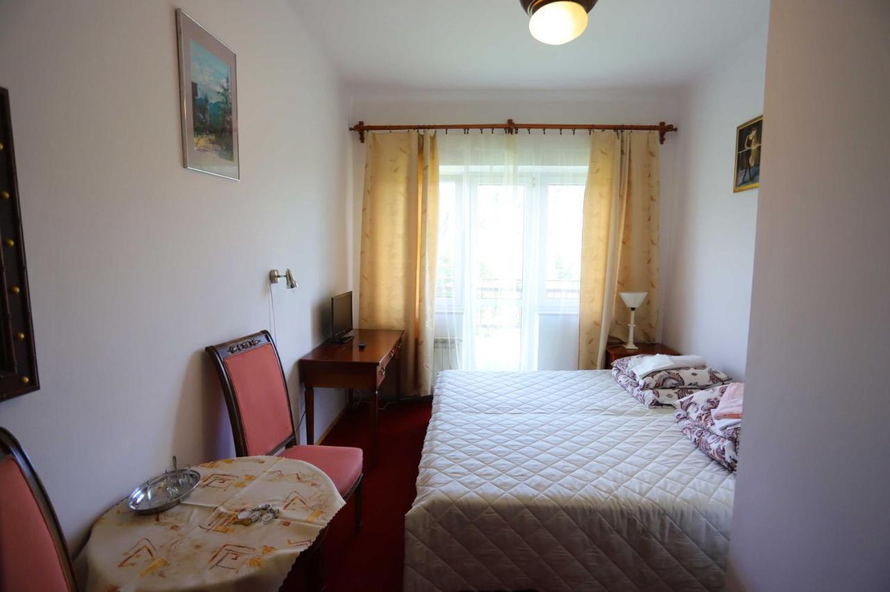 Domy Wczasowe Tryumfy Bed and Breakfast Krynica-Zdrój Esterno foto