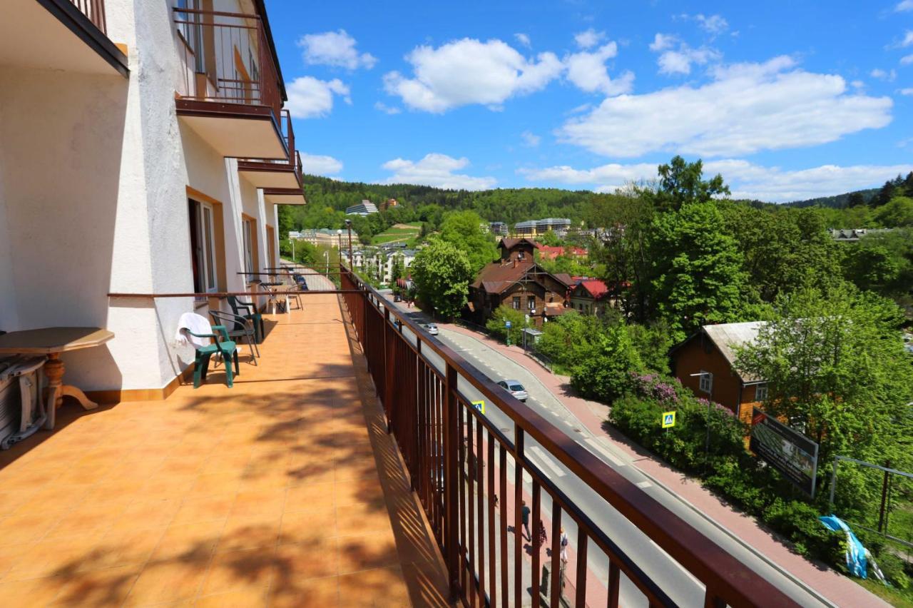 Domy Wczasowe Tryumfy Bed and Breakfast Krynica-Zdrój Esterno foto