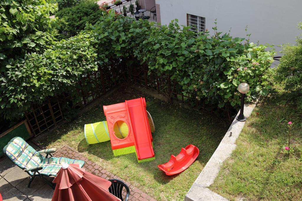 Domy Wczasowe Tryumfy Bed and Breakfast Krynica-Zdrój Esterno foto