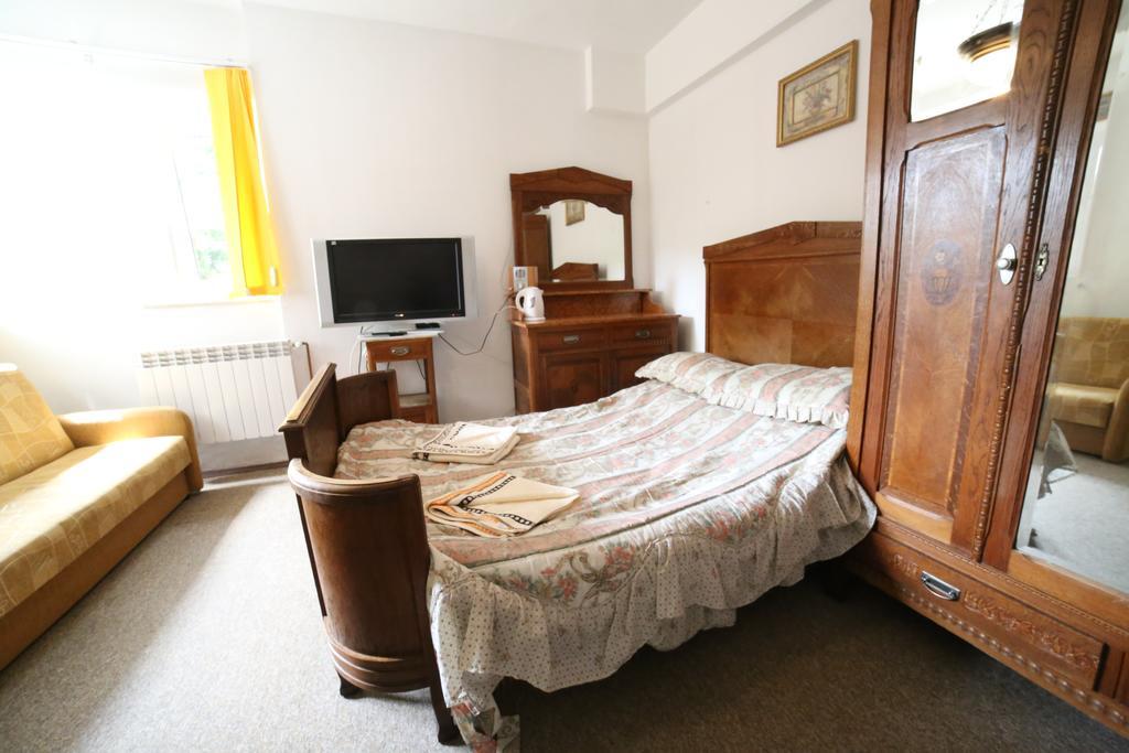 Domy Wczasowe Tryumfy Bed and Breakfast Krynica-Zdrój Camera foto