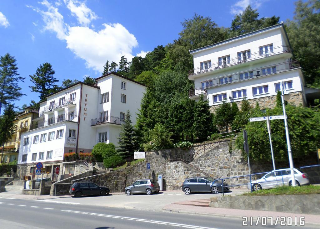 Domy Wczasowe Tryumfy Bed and Breakfast Krynica-Zdrój Esterno foto