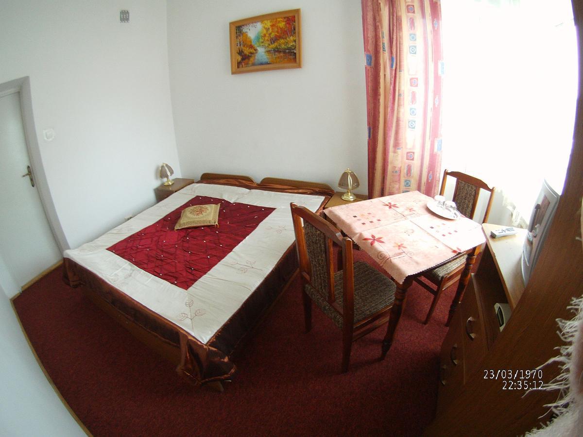 Domy Wczasowe Tryumfy Bed and Breakfast Krynica-Zdrój Esterno foto